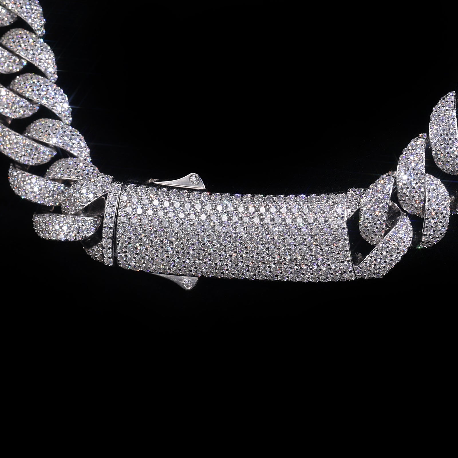 18mm Massive Cuban Chain – White Gold Color