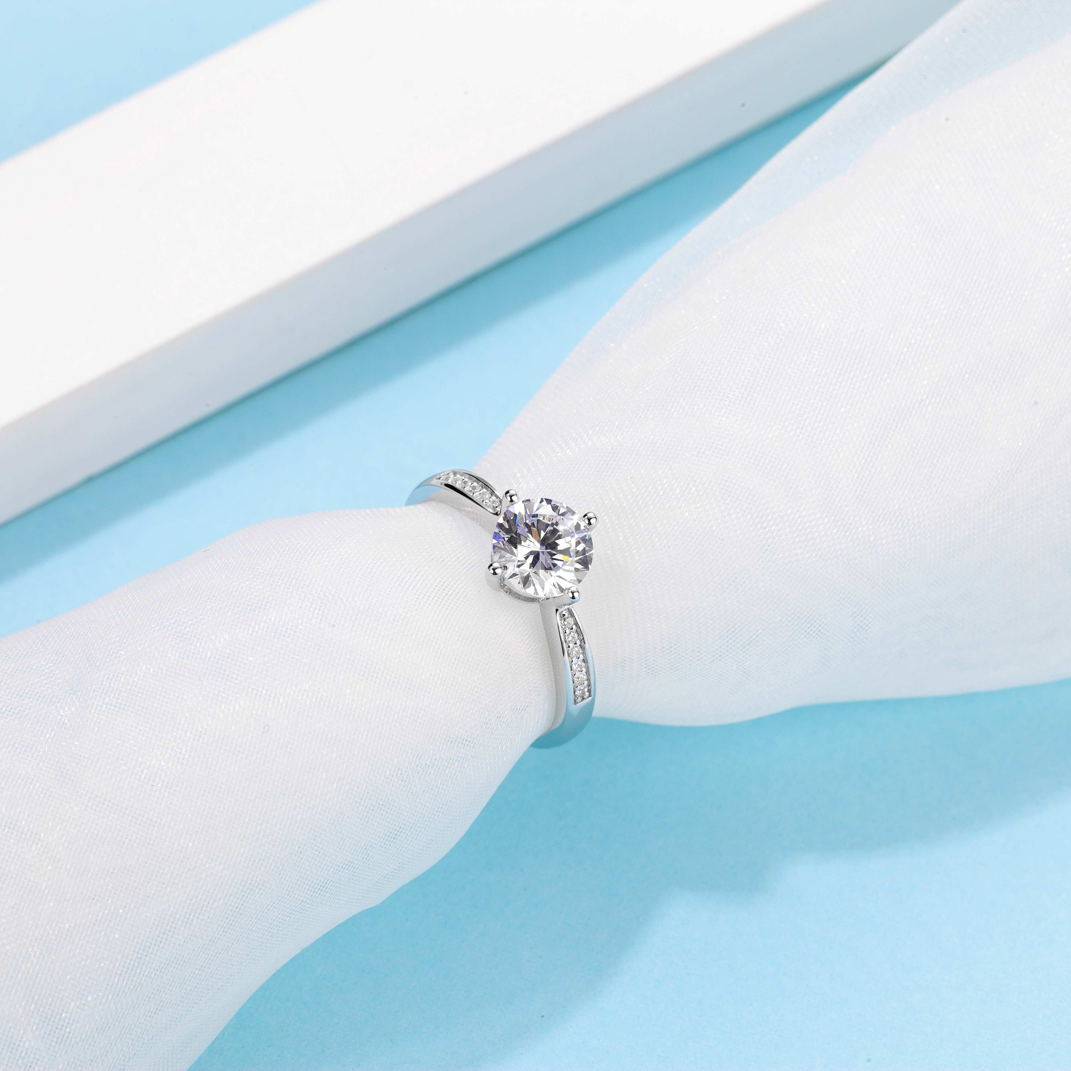 0.5/1.0/3.0 Carats VVS1 Custom Wholesale Moissanite Ring for Women ODM OEM M02B